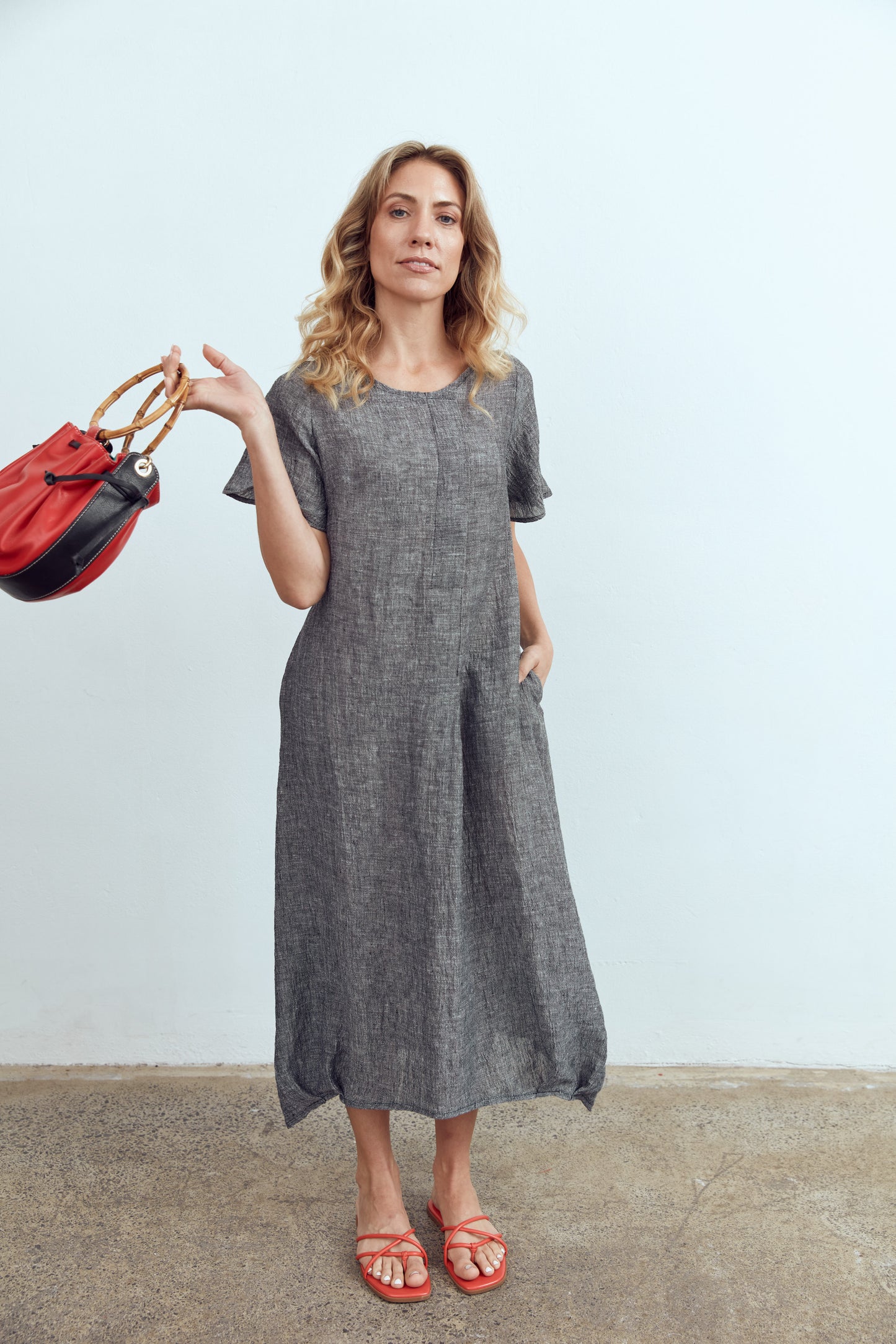 Iris linen dress with sleeves