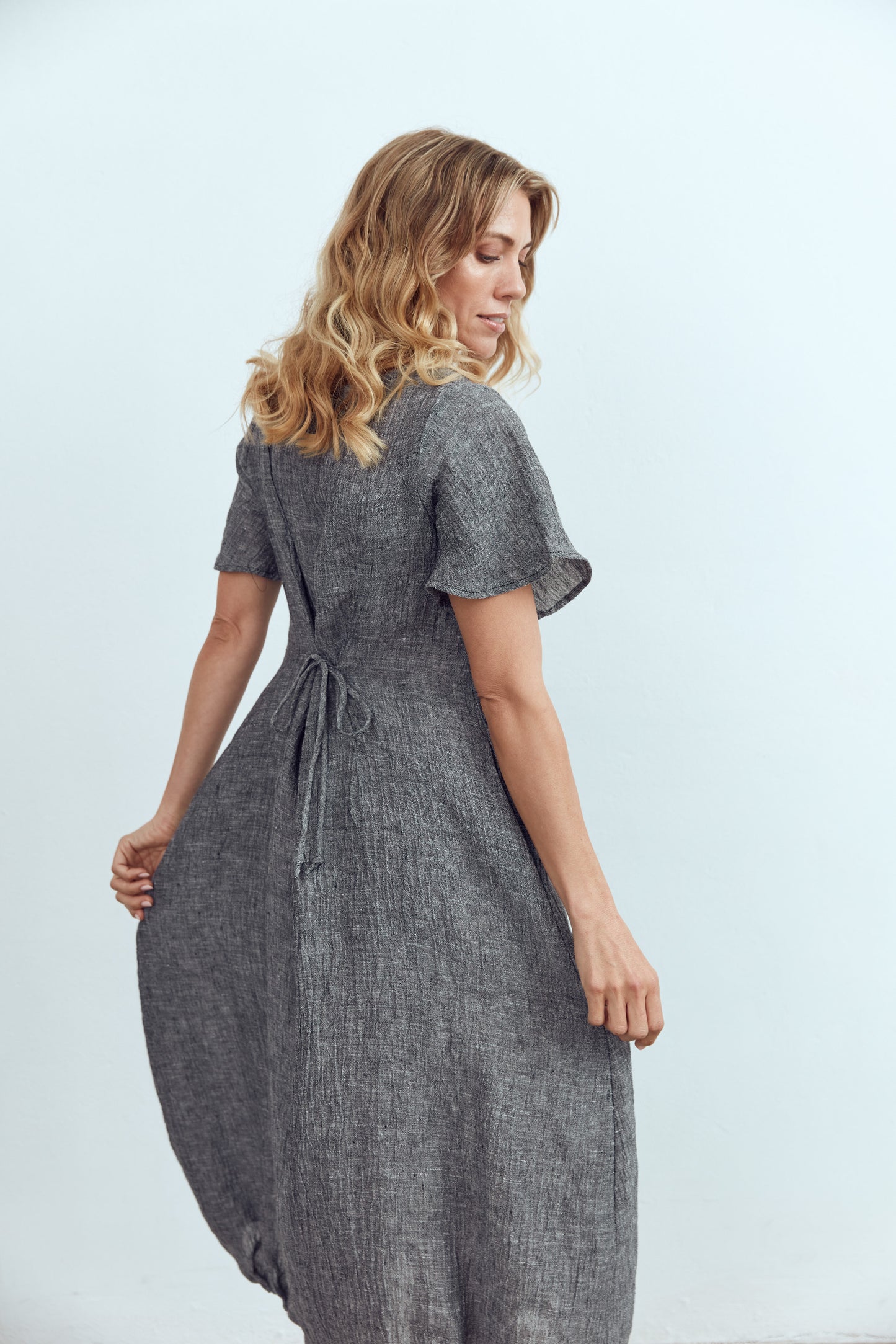 Iris linen dress with sleeves