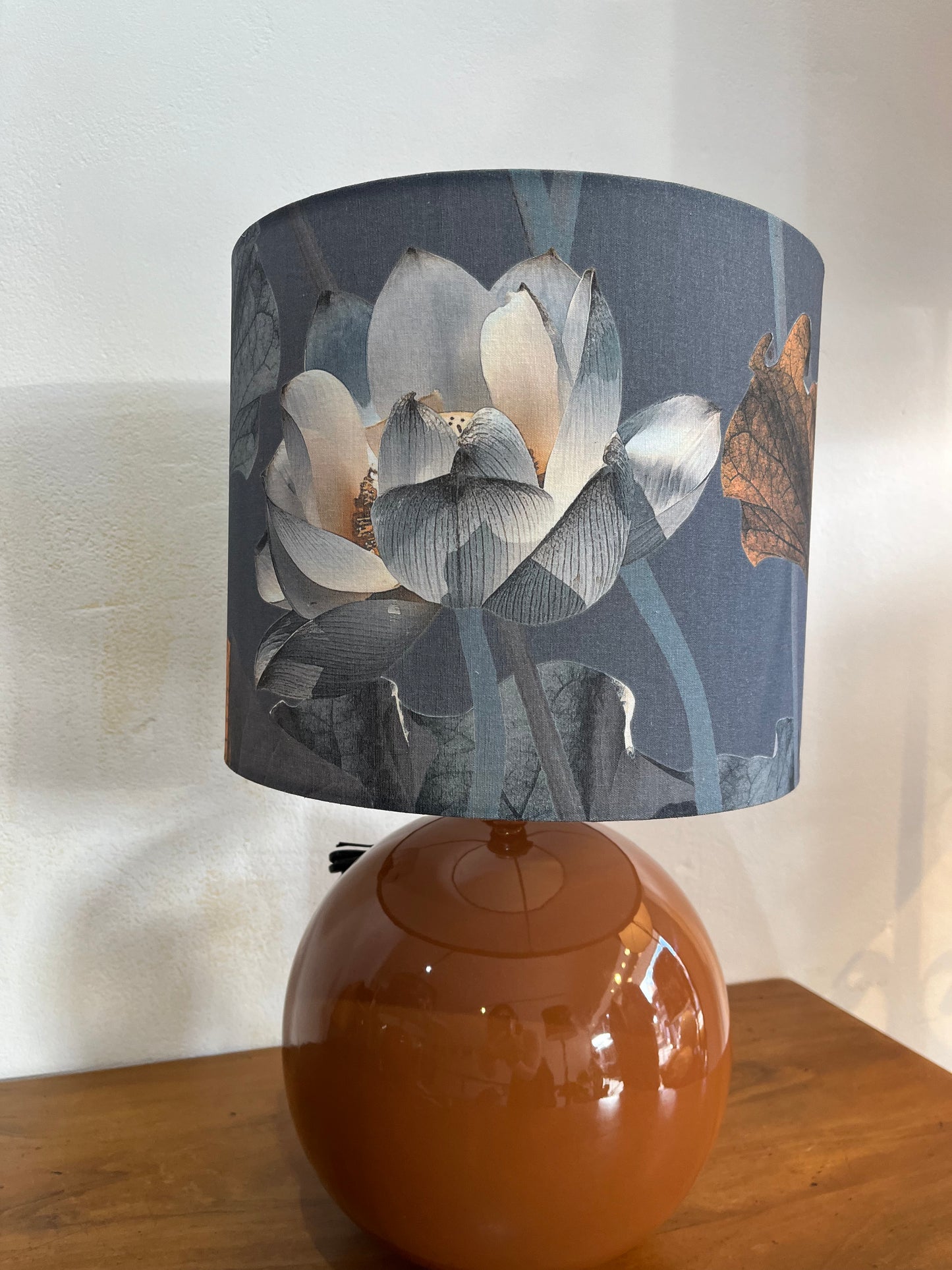 MS CHIEF DESIGNS Small Tobacco Sphere Lamp with Lotus Morning Shade
