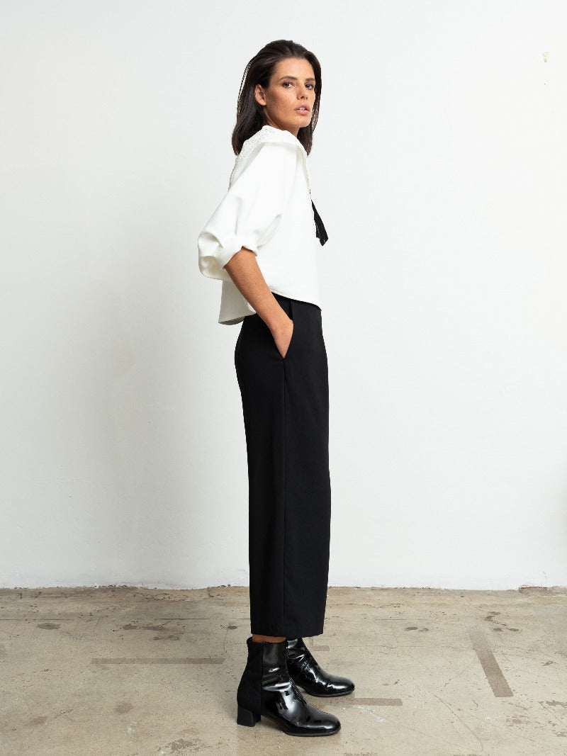 black wide leg pants and how to style them for fall by adding a