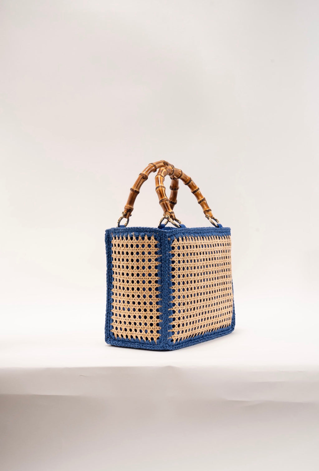 BIDINIS Rattan tote with bamboo handles Blue trim
