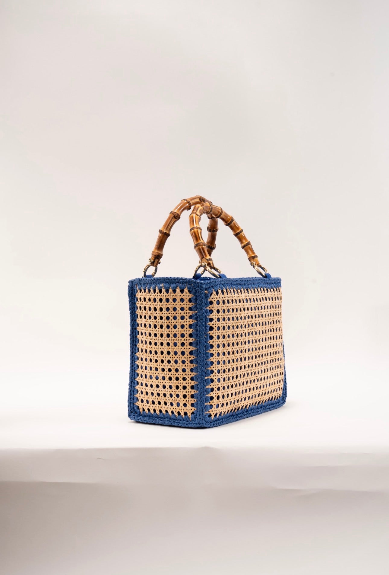 BIDINIS Rattan tote with bamboo handles Blue trim