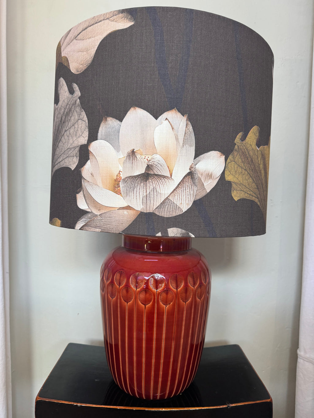 LAMP large ceramic base with Lotus Field shade