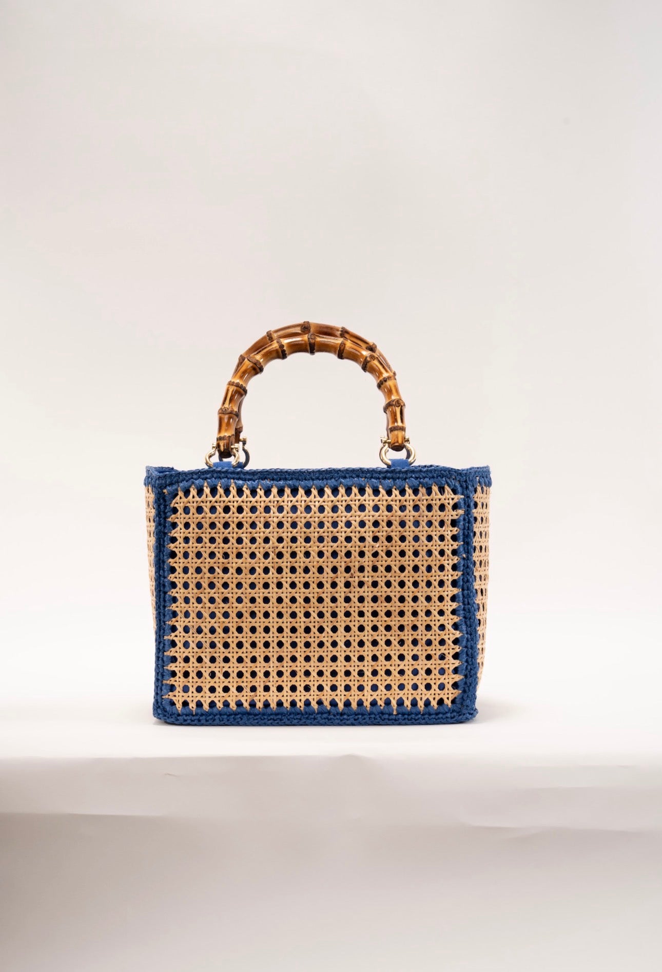 BIDINIS Rattan tote with bamboo handles Blue trim