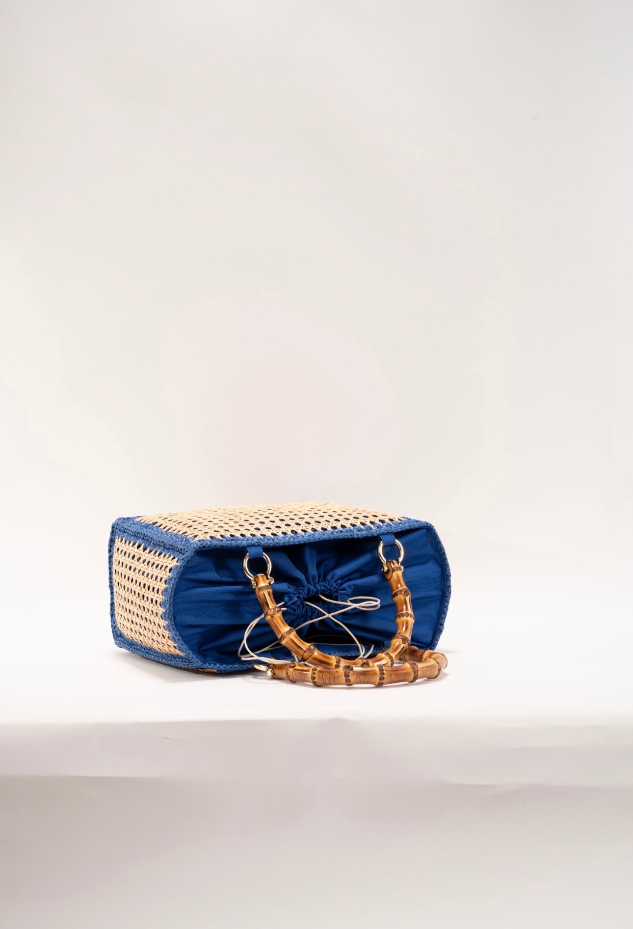 BIDINIS Rattan tote with bamboo handles Blue trim