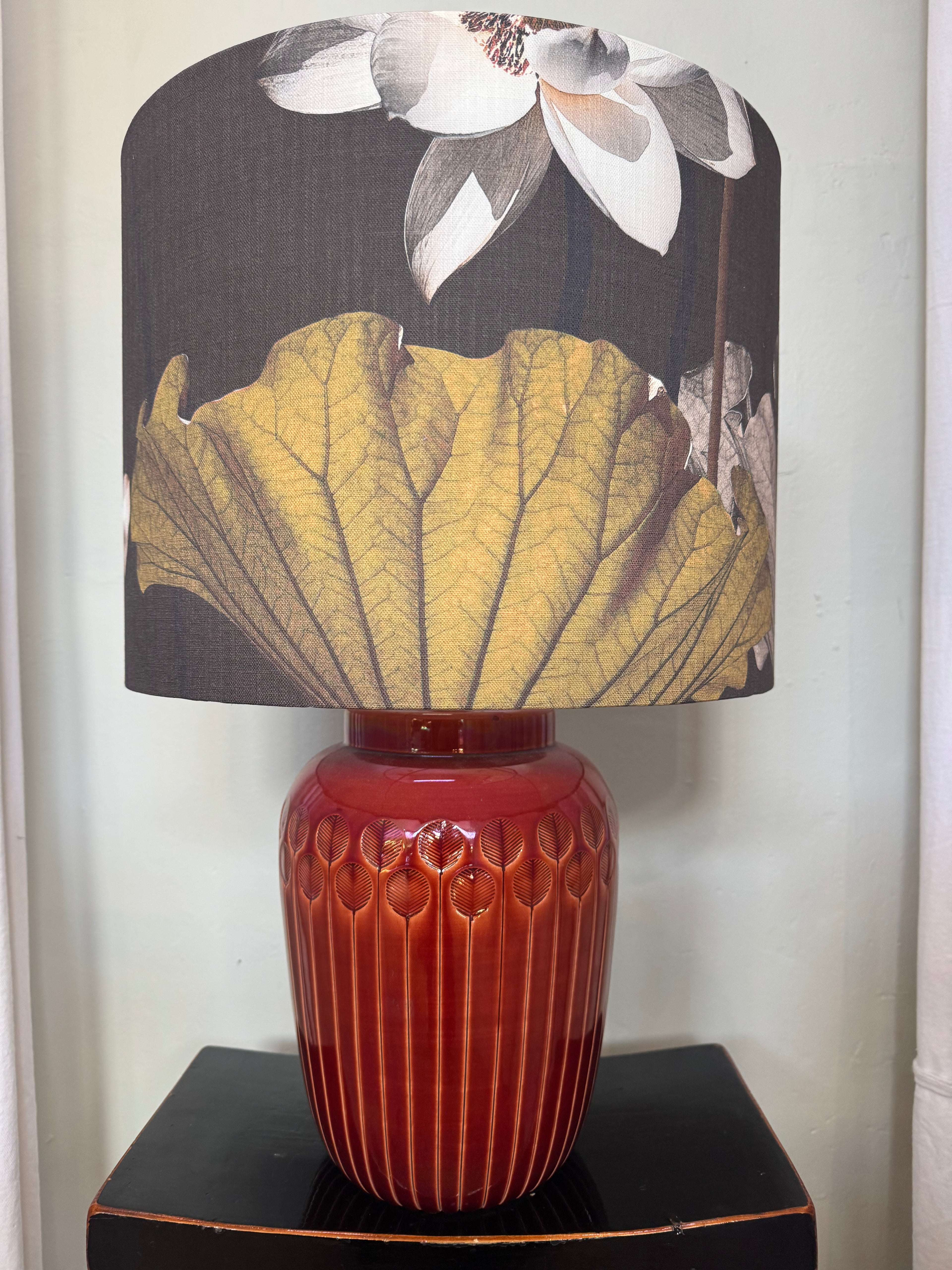 LAMP large ceramic base with Lotus Field shade