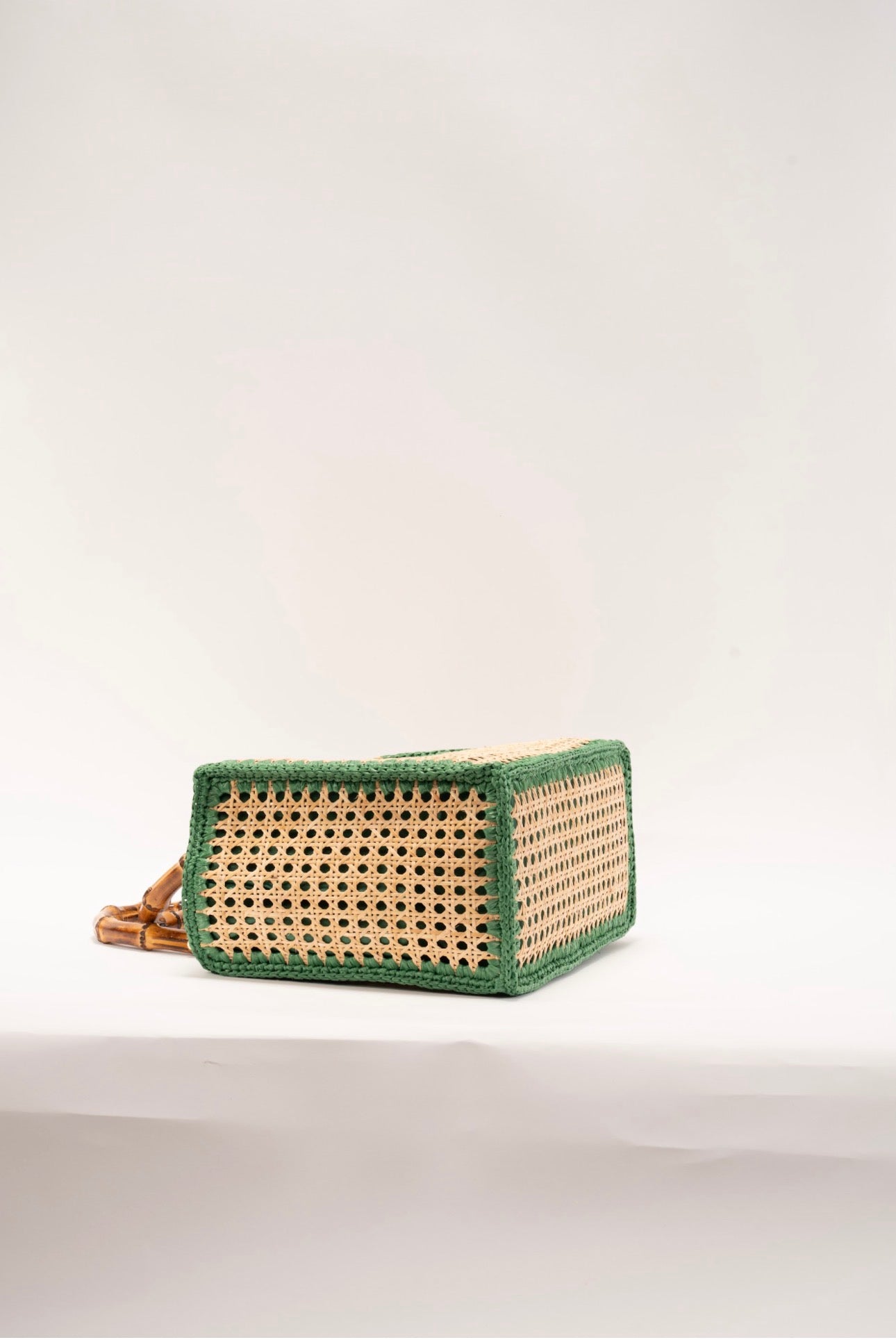 BIDINIS Rattan tote with bamboo handles Green trim