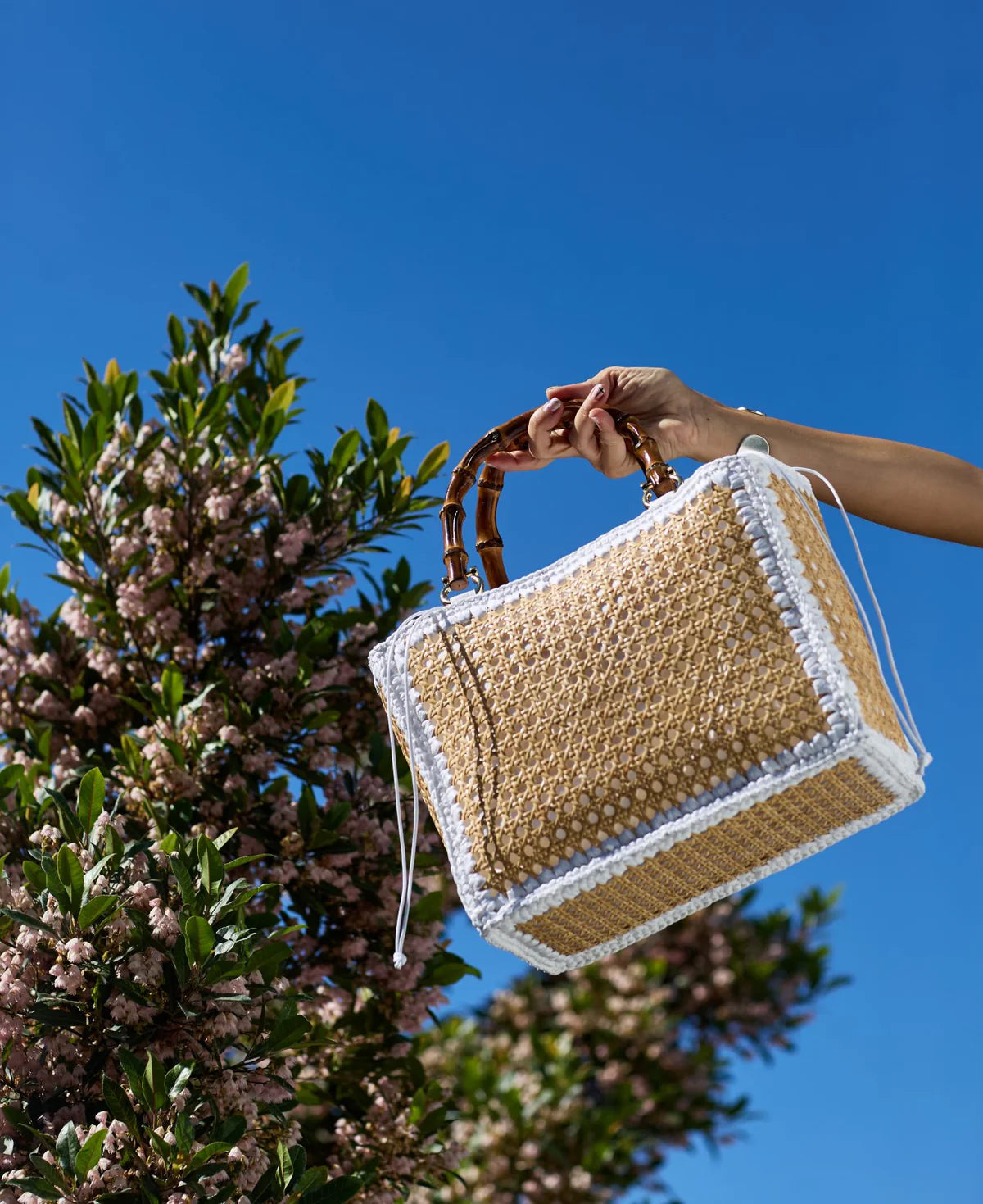 BIDINIS Rattan tote with bamboo handles White trim