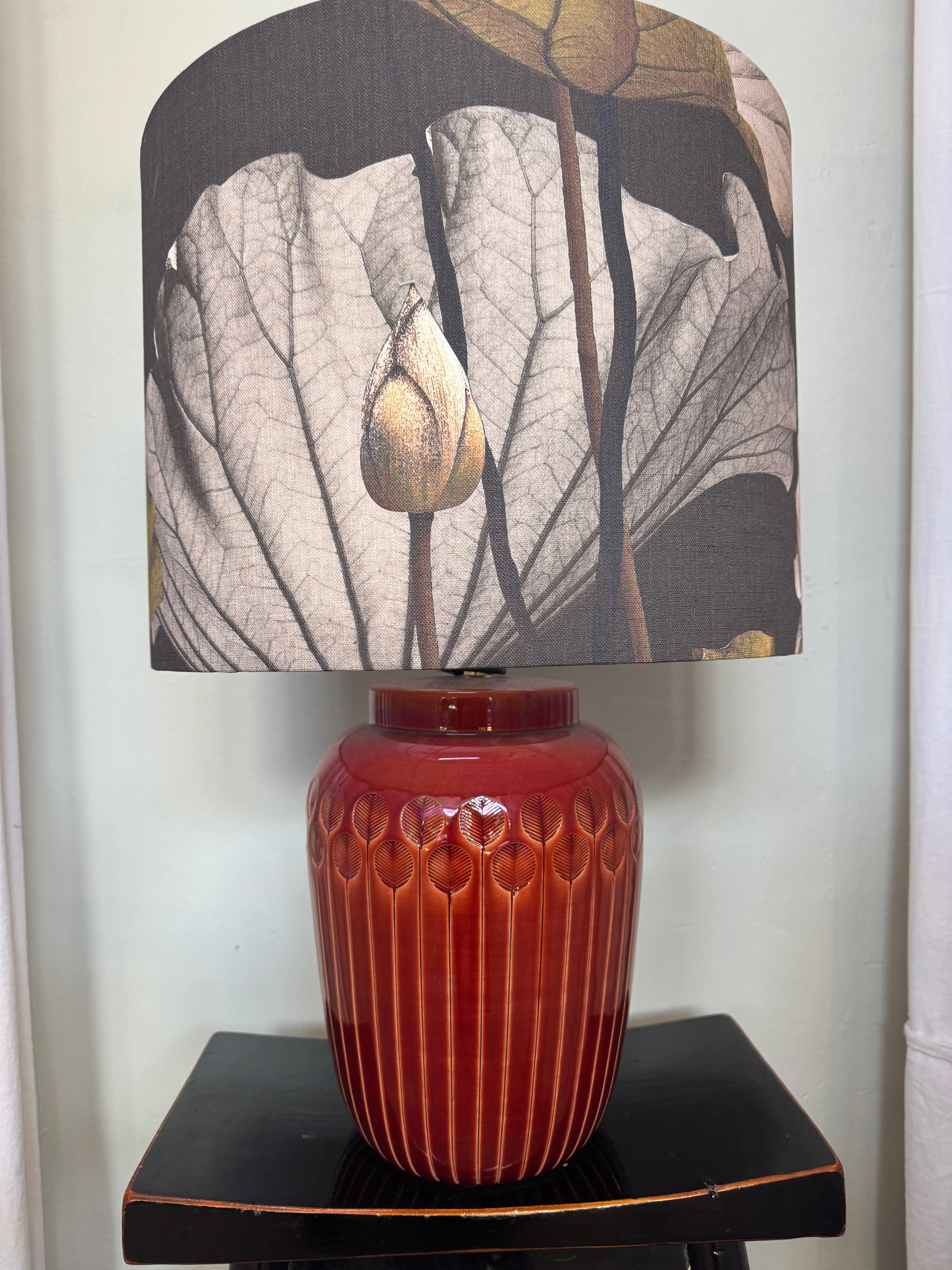 LAMP large ceramic base with Lotus Field shade
