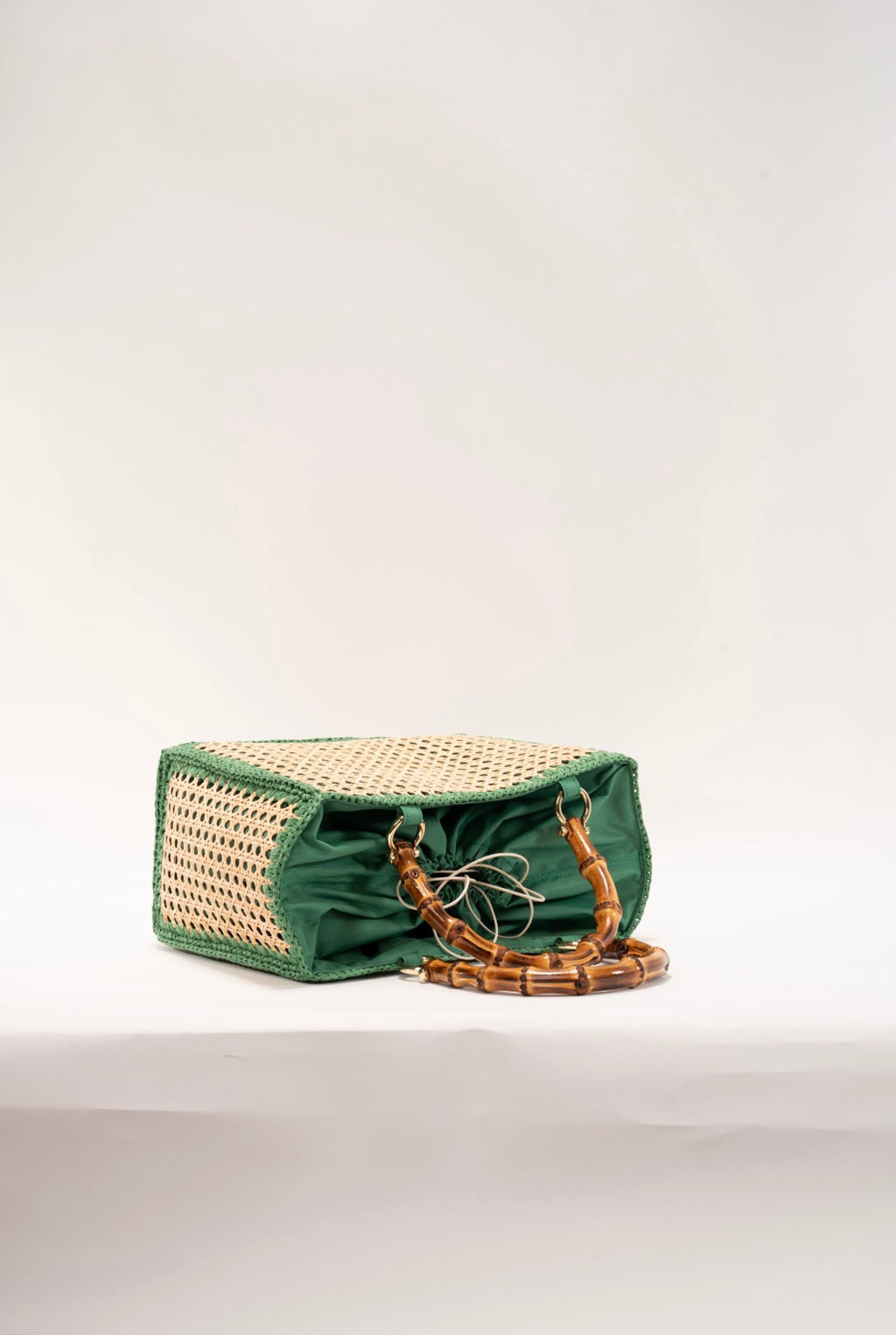 BIDINIS Rattan tote with bamboo handles Green trim