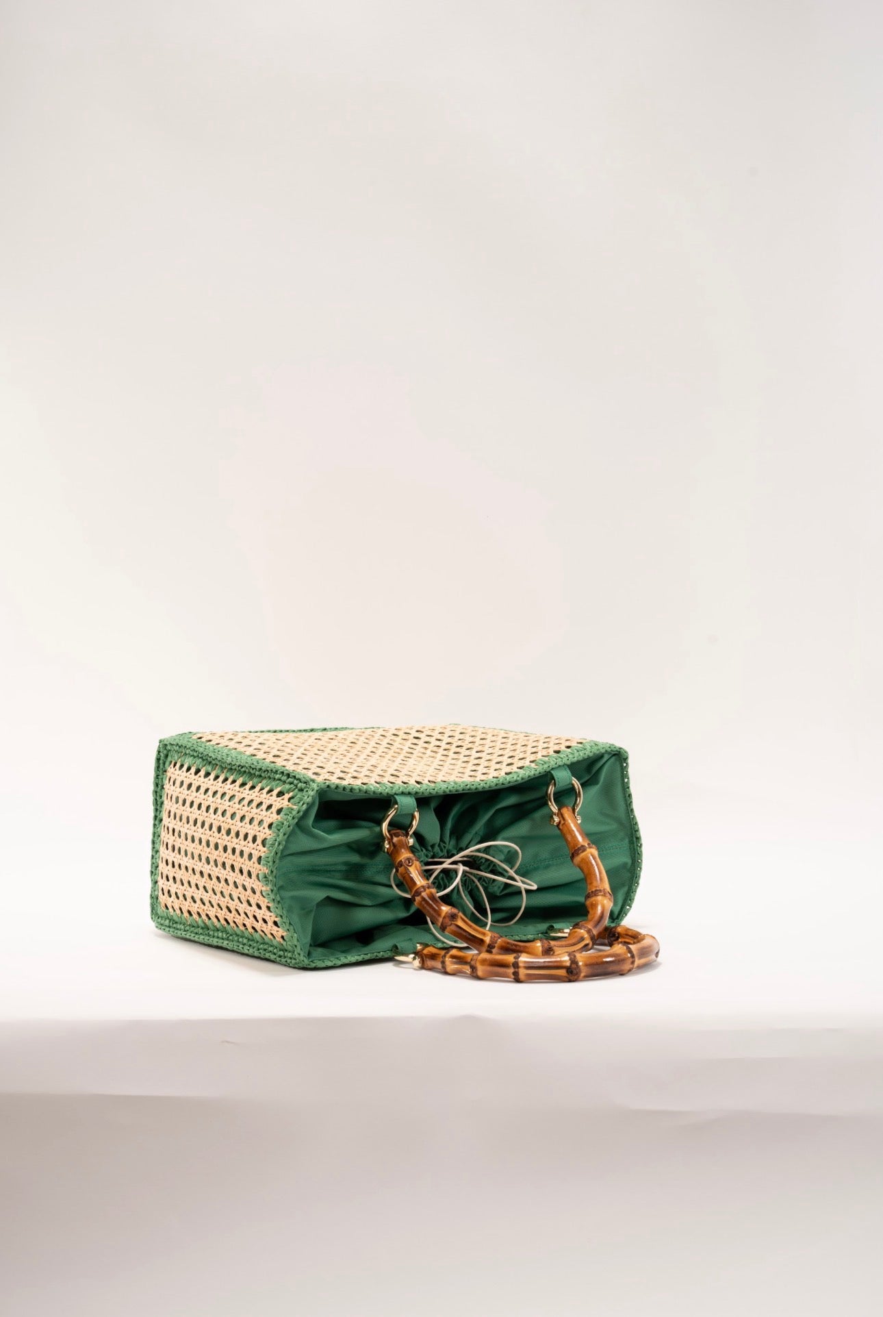 BIDINIS Rattan tote with bamboo handles Green trim