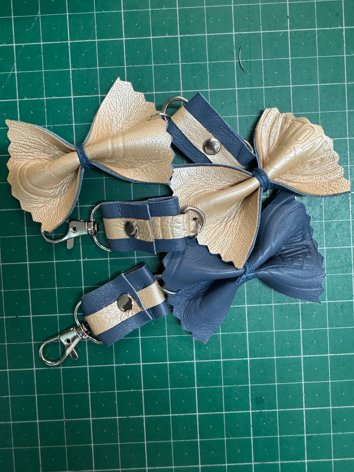 Farfalle Pasta Charms Red/green