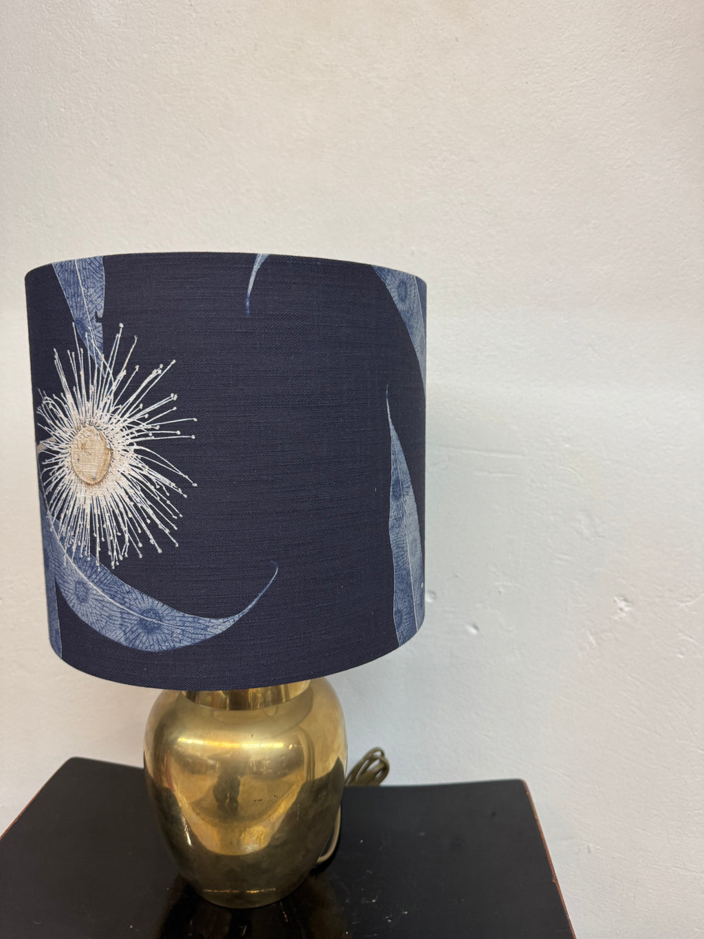 LAMP Kalypto Indigo on metal base
