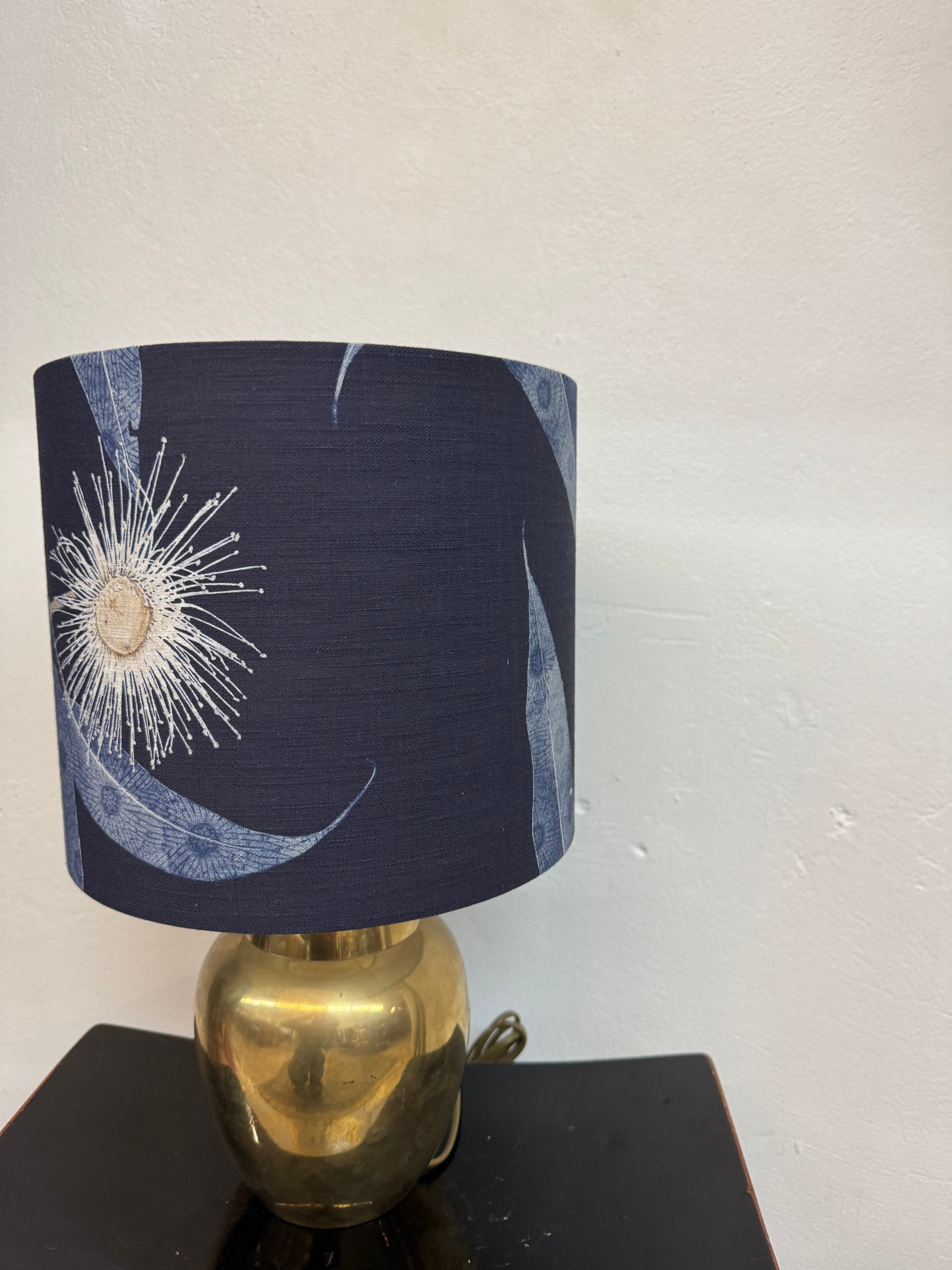 LAMP Kalypto Indigo on metal base