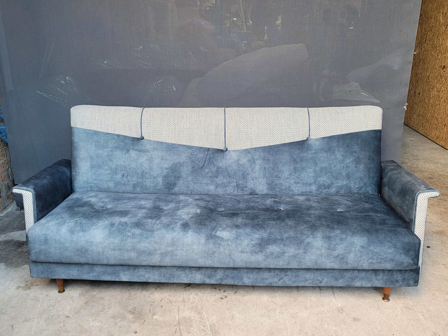 1970s Daybed in Velvet and Tweed