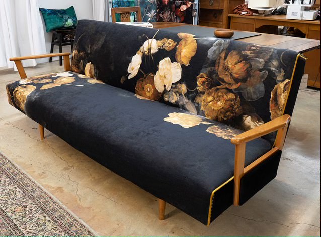 60s Daybed in Sulphur Poppies
