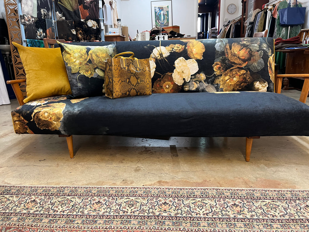 60s Daybed in Sulphur Poppies