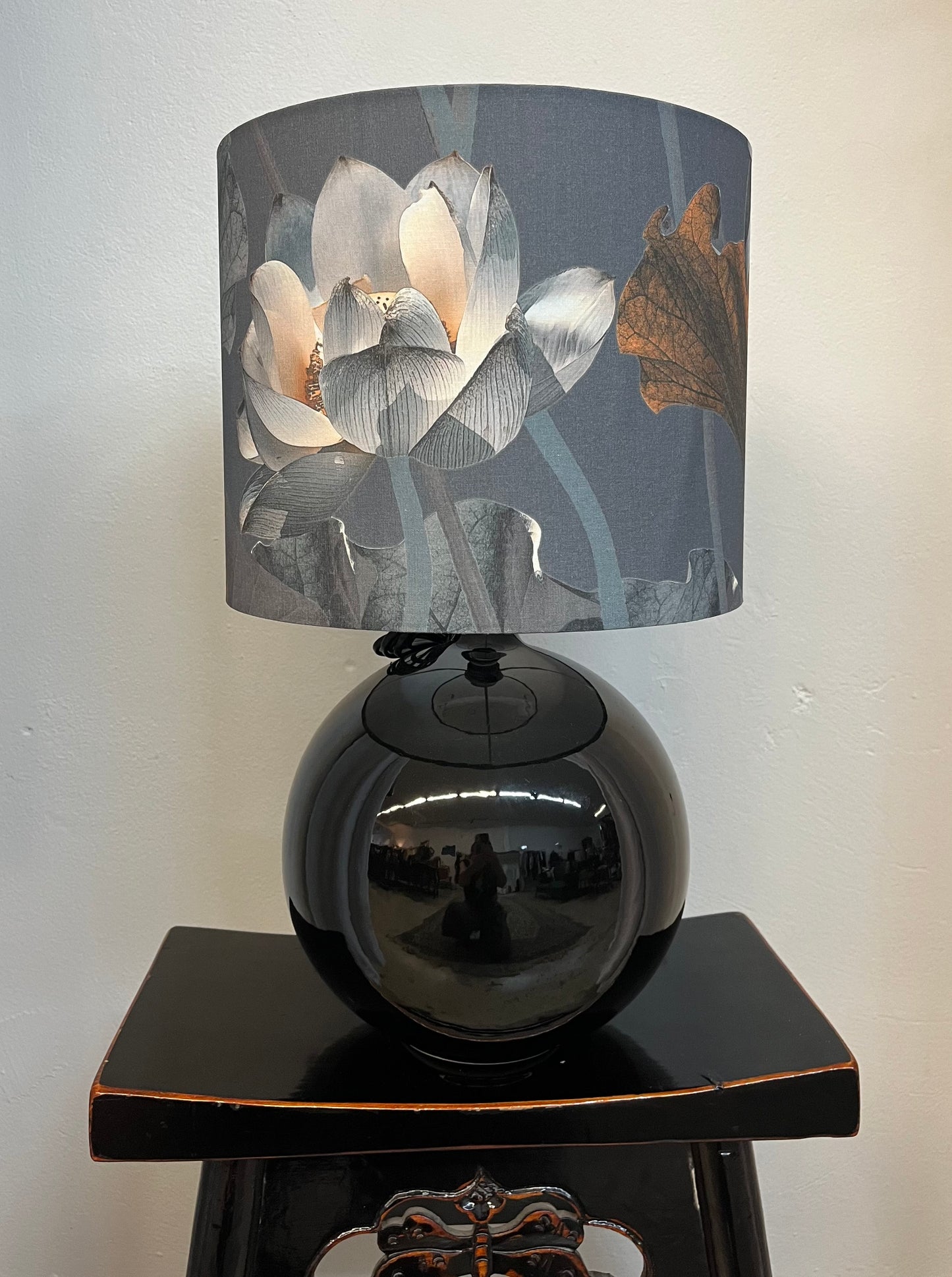 MS CHIEF DESIGNS Small Black Sphere Lamp with Lotus Morning Shade